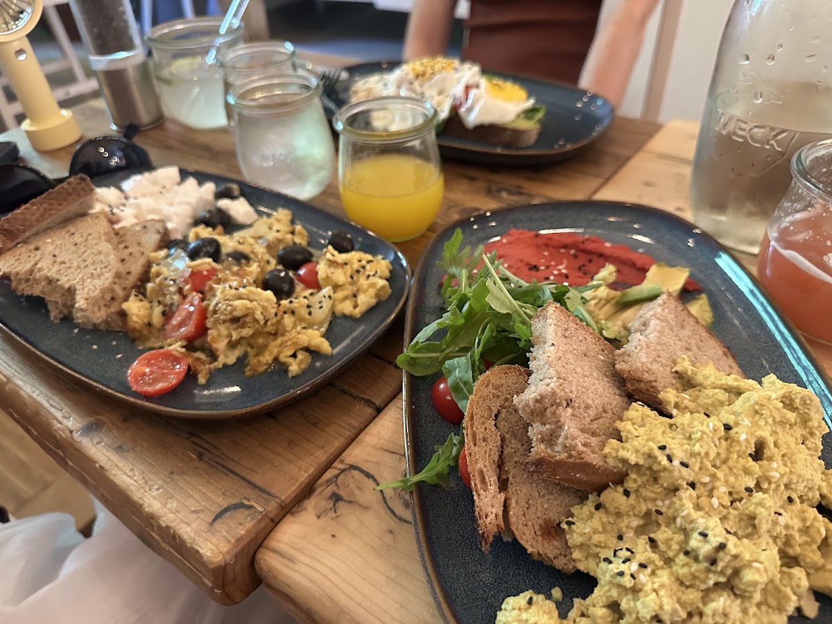 Botanista Café Club — Cafe